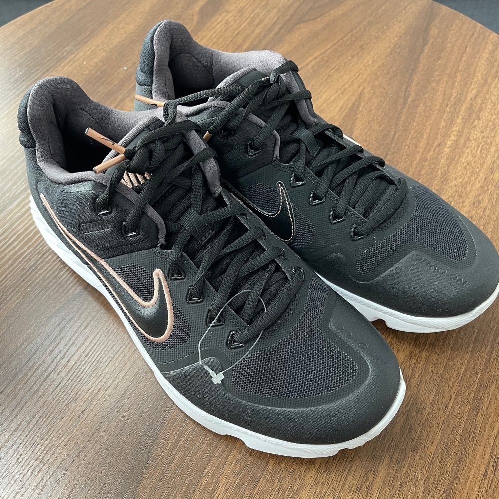 NWOT Nike Alpha Huarache Elite 2 Turf Softball Cleat